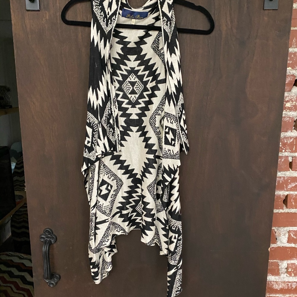Sleeveless sweater wrap size m/l